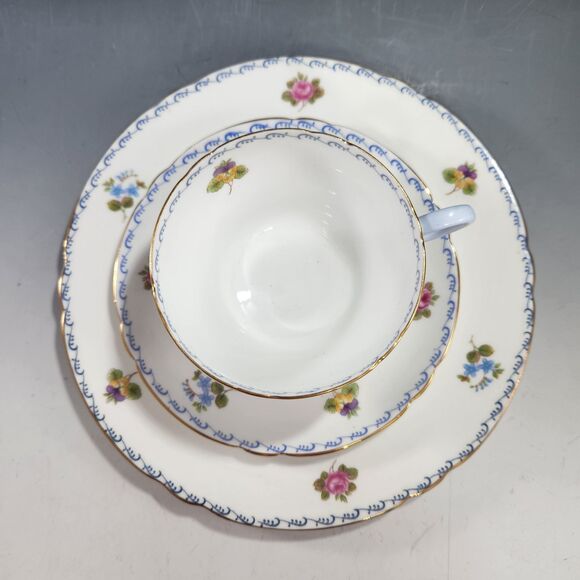 Shelley China Trio Rose Pansy Forget Me Nots Lunch Plate, Tea Cup & Saucer Set - Picture 6 of 9